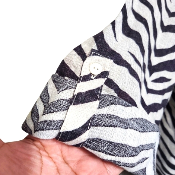 EUC TAHARI LINEN PLUS SIZE 2X ZEBRA PRINT ROLL TAB SLEEVE TUNIC - Picture 5 of 8